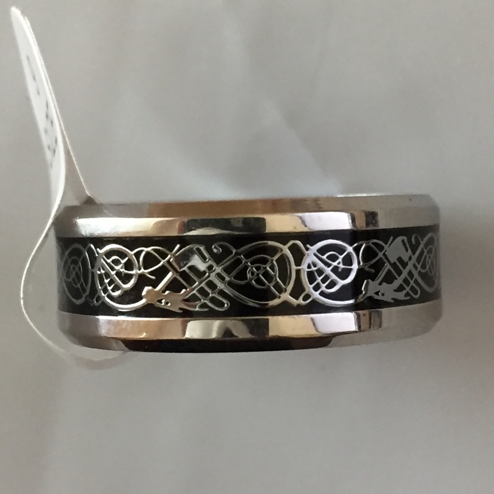 Brand new 8mm stainless steel band ring